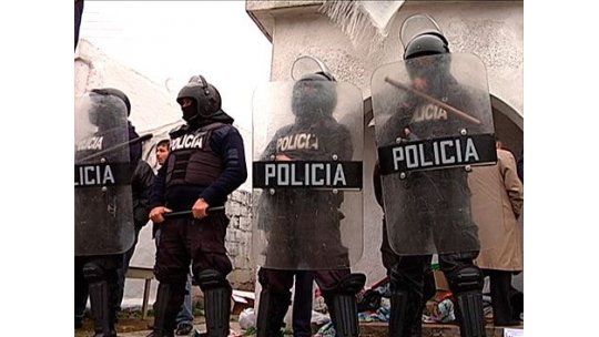 Policía debió retirarse del 40 Semanas en medio de balazos