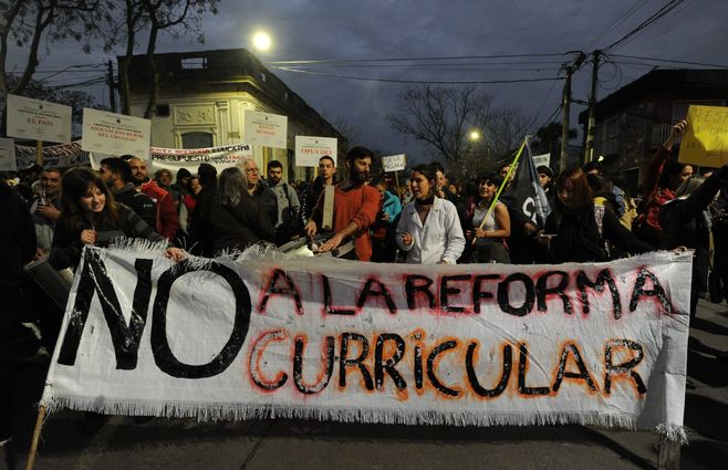 manifestaciones cerro educacion (4) federico gutierrez foco uy.jpeg