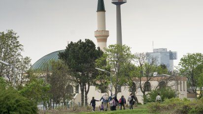 austria expulsara hasta 60 imanes islamitas y cerrara 7 mezquitas