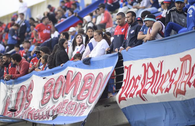 hinchas nacional dante fernandez foco uy (2).JPG