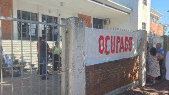 sindicato de profesores ocupa el liceo manuel rose de las piedras por superpoblacion: denuncian 50 alumnos en algunas clases