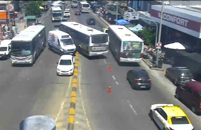 Analizan las cámaras de seguridad de Agraciada y Freire, en Belvedere (Montevideo).