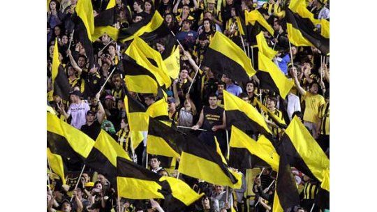 Peñarol ganó 3 a 0 a Racing y pasó a semifinales del Preparación