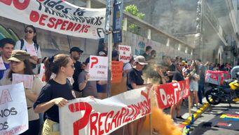 Movilización de trabajadores de Pedidos Ya frente al Ministerio de Trabajo. Foto: Nicolás Vigliola, periodista de Subrayado.