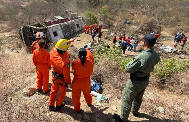 Accidente de ómnibus donde murieron 15 peregrinos. Foto: AFP.&nbsp;