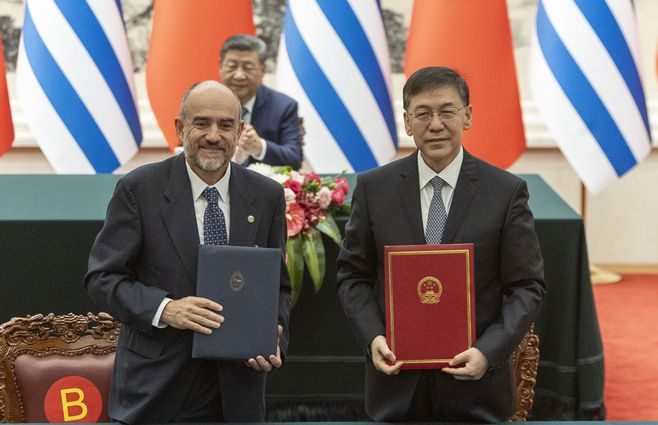 David-González-firma-acuerdo-Uruguay-China-Foto-Presidencia