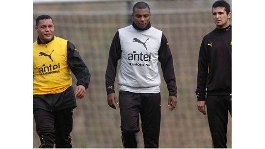 Peñarol retomó los entrenamientos, con 30 jugadores en Los Aromos
