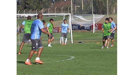 Uruguay concentrado y con equipo confirmado para el sábado