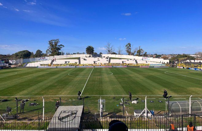 Foto: Martín Charquero. Jardines del Hipódromo previo al arranque del partido.