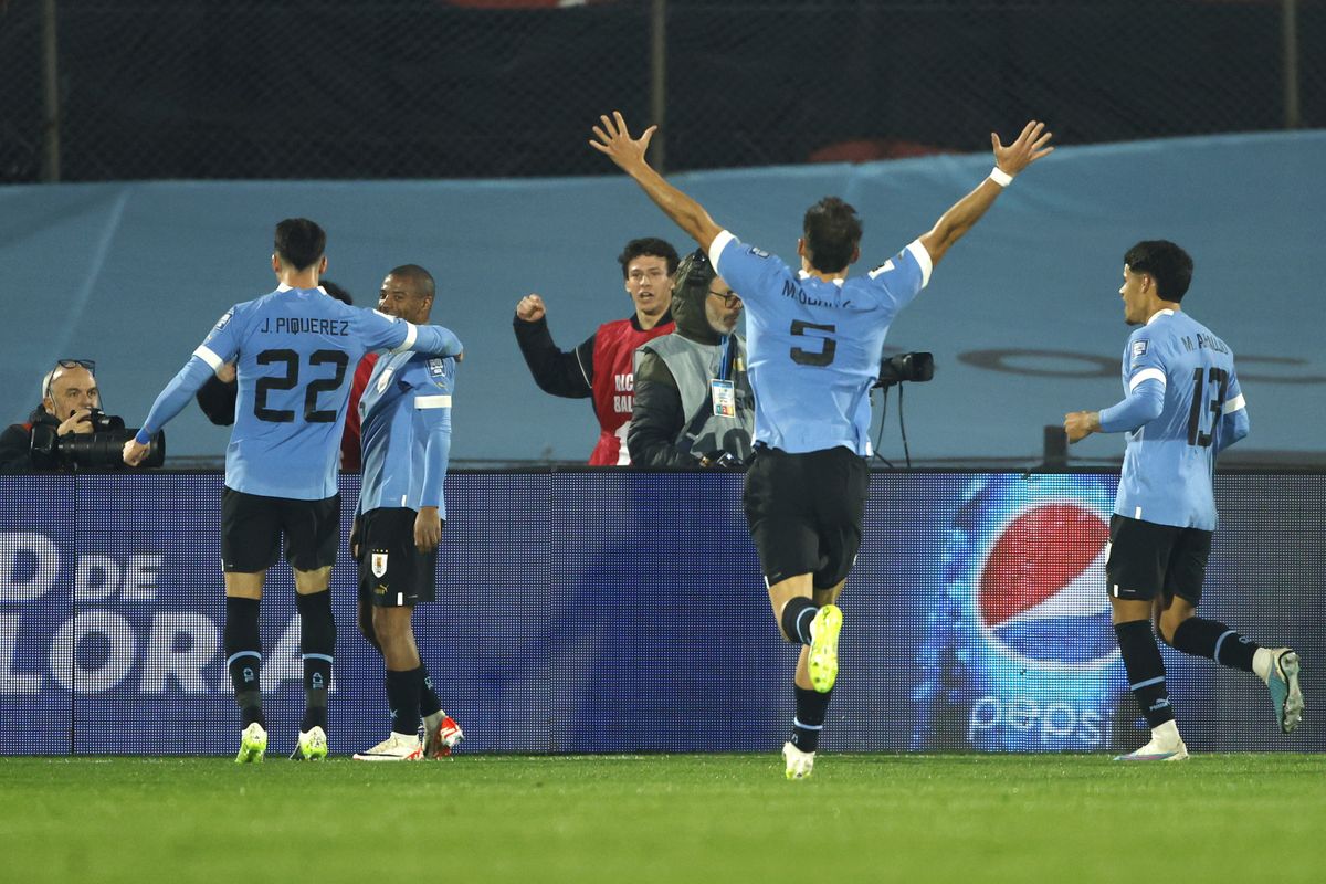 Uno a uno de Uruguay: los goles de De La Cruz y el equilibrio de Ugarte -  La Tercera