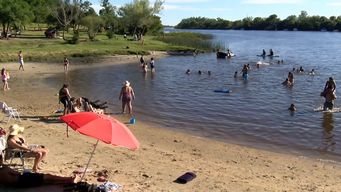 elevado registro de coliformes: intendencia de canelones aconseja no banarse en dos playas de santa lucia