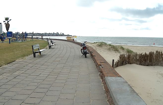 rambla-playa-malvin.jpg