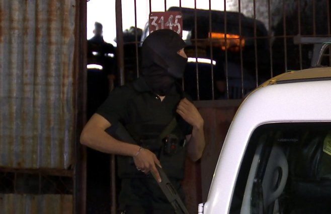 Foto: Subrayado. Allanamiento en Brazo Oriental, donde hubo dos detenidos.