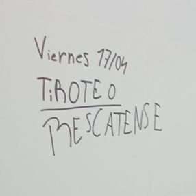 Una de las amenazas escritas en el baño de un liceo de Maldonado. Una de las amenazas escritas en el baño de un liceo de Maldonado.