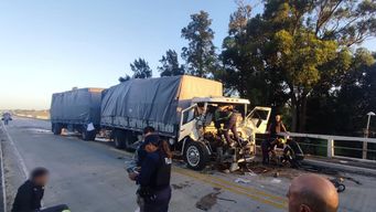 fallecio el conductor de uno de los camiones que chocaron sobre el puente del arroyo solis