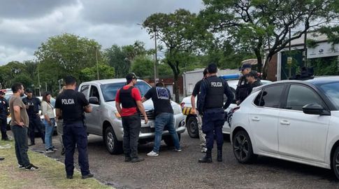 El edil de Salto al momento de ser detenido. Foto: compartida con el corresponsal de Subrayado Hugo Lemos. El edil de Salto al momento de ser detenido. Foto: compartida con el corresponsal de Subrayado Hugo Lemos.