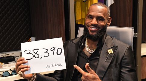 LeBron James se coronó como máximo anotador de todos los tiempos de la NBA