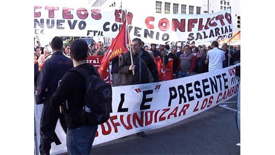Paro general de 9 a 13; enseñanza y salud las 24 horas