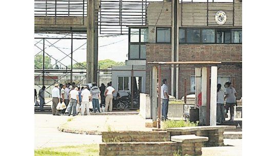 Militares con cabezas tapadas controlarán acceso a prisiones