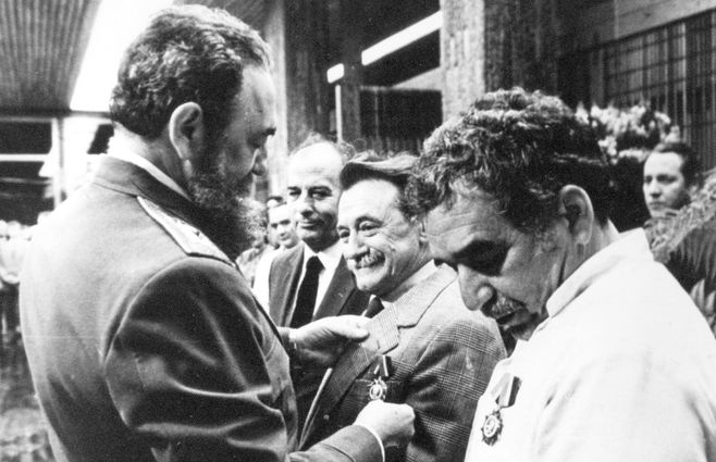 Con Garc&iacute;a Marquez y Fidel Castro.&nbsp;