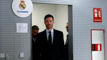 Foto: AFP. Xabi Alonso en la conferencia de prensa cuando fue presentado en Real Madrid.&nbsp;