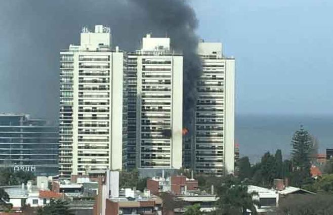 incendio-puerto-buceo.jpg