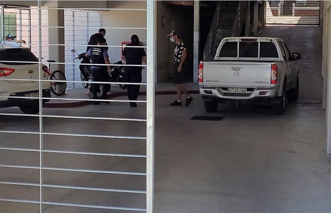 Nicolás Schiappacasse llega al juzgado de Maldonado. (Imágenes gentileza FM Gente).