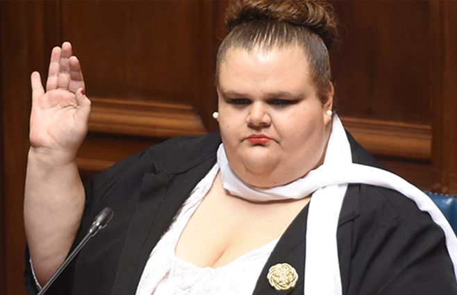 Michelle-Suarez-en-el-senado.jpg