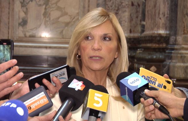 Beatriz Argimón en el Parlamento.jpg