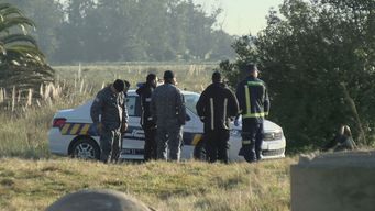 La Policía en el lugar donde hallaron el cuerpo del niño. Foto: Martín Corujo, Subrayado.