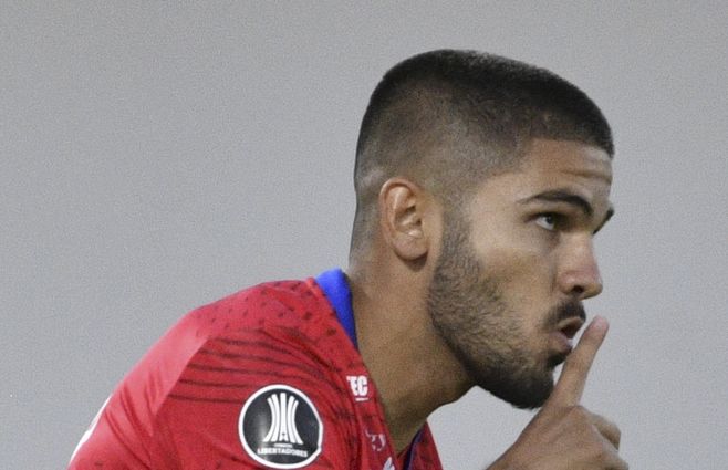 Melgar lo da vuelta de penal sobre el final del primer tiempo. Empezaba la debacle para los aurinegros 