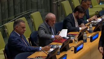 yamandu orsi participa de un encuentro en defensa de la democracia junto a lula, pedro sanchez y boric