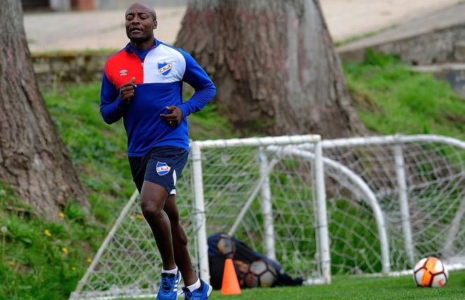 Pierre Webo, incluido en la lista de viajeros a Brasil. Esperará en el banco con la camiseta número 23.