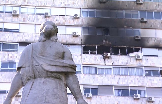 incendio-libertador-apartamento-con-estatua-de-la-plaza.jpg