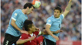 peru convoco a guerrero y a pizarro para duelo ante uruguay
