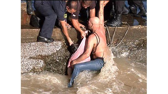 Mujer rescatada del agua agradeció a quienes la socorrieron