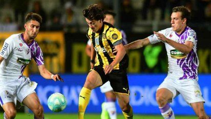 penarol es el unico lider del clausura y la anual tras ganarle a fenix