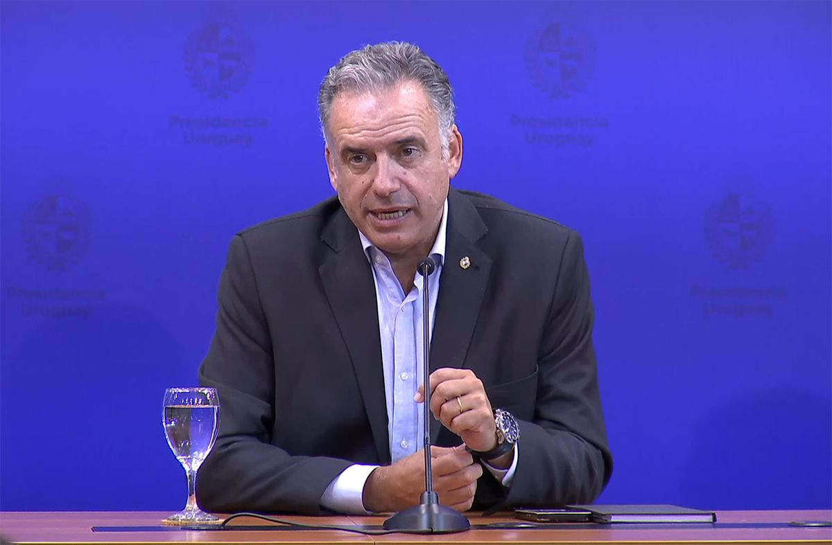 Orsi anunció rebaja del IMESI en combustibles hasta 60 kilómetros de la frontera