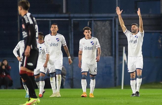 Gigliotti y su festejo de gol para Nacional. Foto: FocoUy.