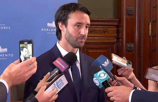 jorge-larrañaga-vidal-senador-asume.jpg