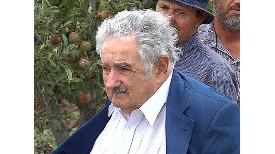 Mujica encabezó acto por Día del Ejército en Melo