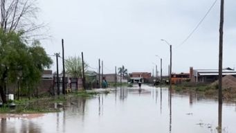 vecinos de cerro largo siguen preocupados por las inundaciones; autoridades exhortan a estar alerta