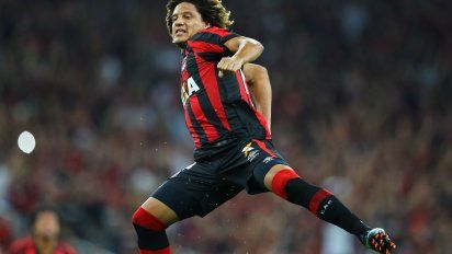 Gedoz con la camiseta de Paranaense en 2017