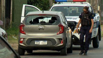 Foto: Subrayado. Auto con impactos de bala, en la escena del ataque a tiros.