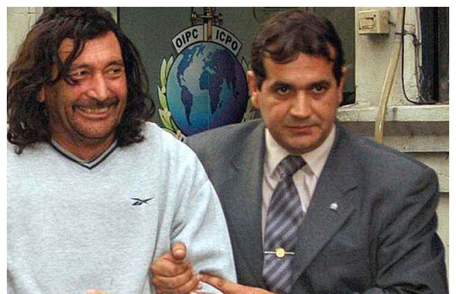 En 2006 Vázquez protagonizó una extravagante fuga del Hospital Militar duranta una visita médica. Fue capturado horas después disfrazado y con peluca