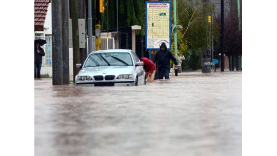 Hay unos 2.000 evacuados en Argentina por las intensas tormentas
