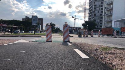 colocaron balizas en la ciclovia de av. italia que fuera usada por autos