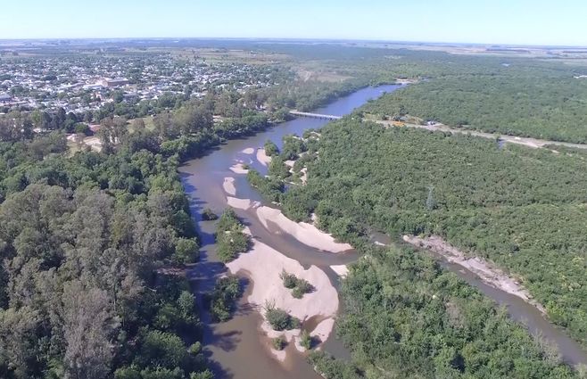Foto de archivo. Vista aérea del río Santa Lucía.