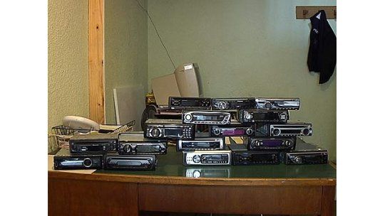 Recuperan decenas de radios robadas en Pocitos