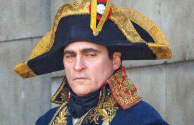 Joaquin-Phoenix-napoleon.jpg